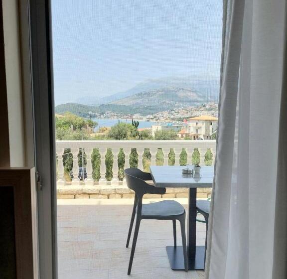 اتاق سه نفره سوپریور با چشم‌انداز دریا, Elizabeth Apartments Himare