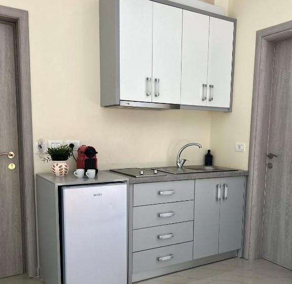 اتاق سوپریور سه تخته, Elizabeth Apartments Himare