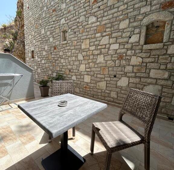اتاق سوپریور, Elizabeth Apartments Himare