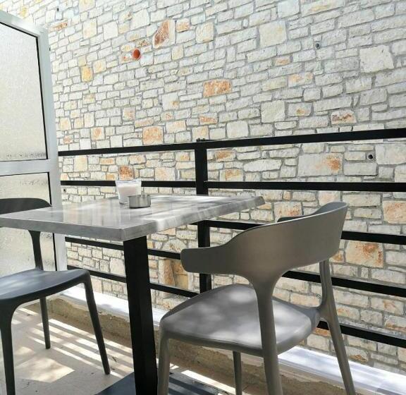 اتاق کلاسیک چهارنفره, Elizabeth Apartments Himare