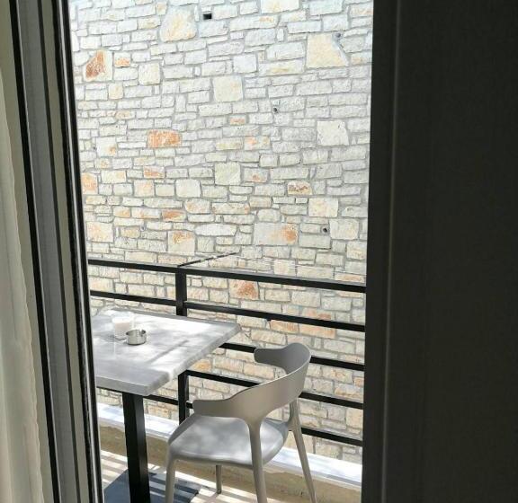 اتاق کلاسیک چهارنفره, Elizabeth Apartments Himare
