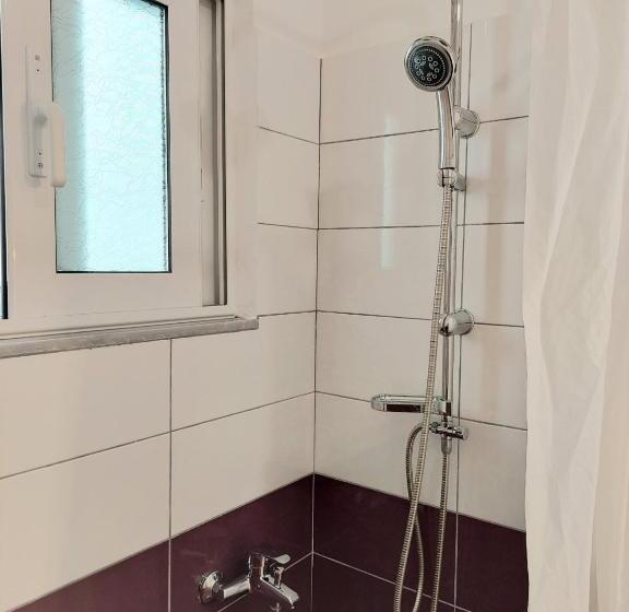 اتاق کلاسیک چهارنفره, Elizabeth Apartments Himare