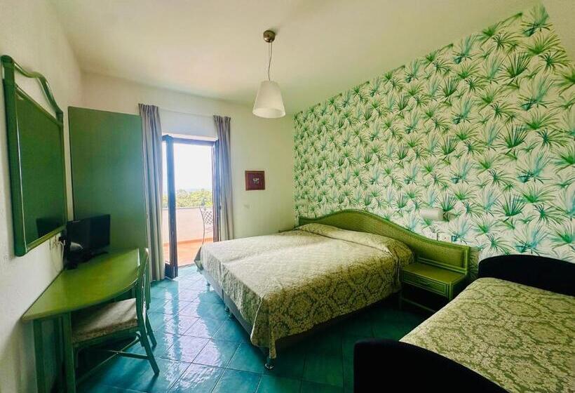 Четырехместный Номер Стандарт, Boutique Ischia