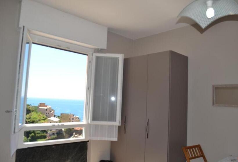 דירת חדר, Apartment With Sea View