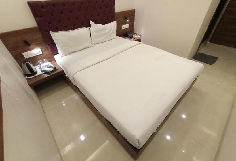 Quarto Deluxe, Fabhotel Peninsula   Nr Csmt Station