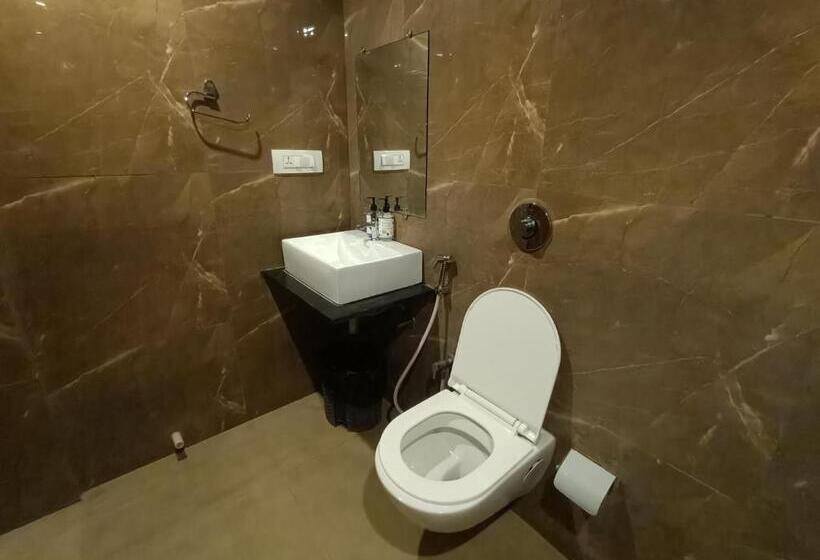 Quarto Triplo Deluxe, Fabhotel Peninsula   Nr Csmt Station
