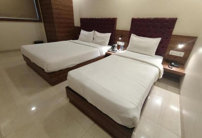 Quarto Triplo Deluxe, Fabhotel Peninsula   Nr Csmt Station