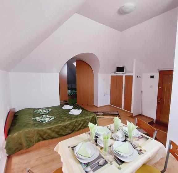 جناح عائلي, Pensiunea Rock And Red