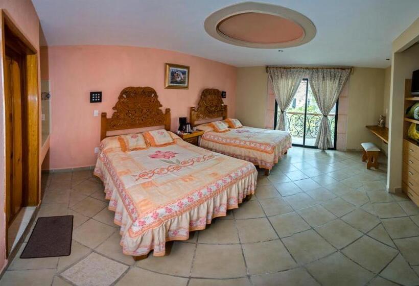 חדר לארבעה סטנדרטי עם מרפסת, El ángel Taxco