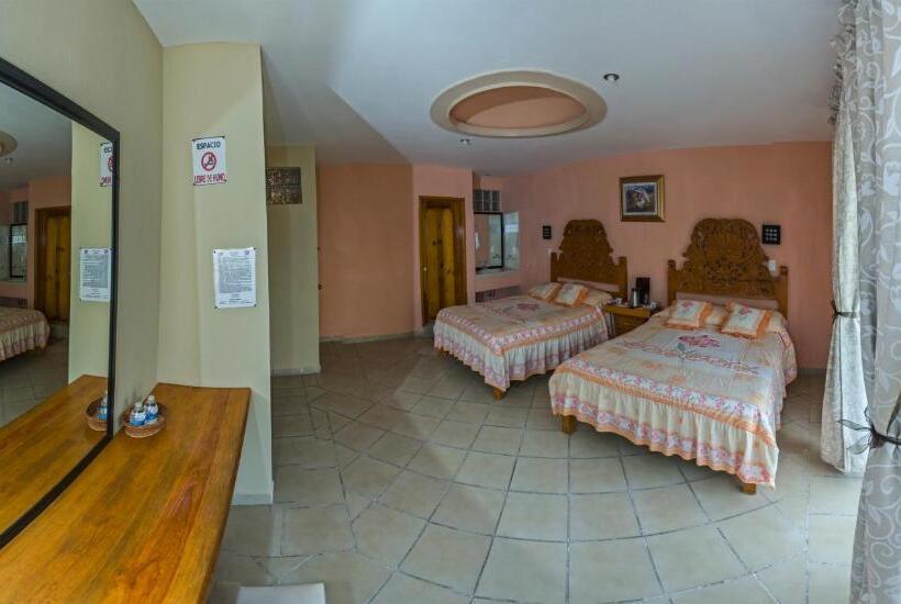 חדר לארבעה סטנדרטי עם מרפסת, El ángel Taxco