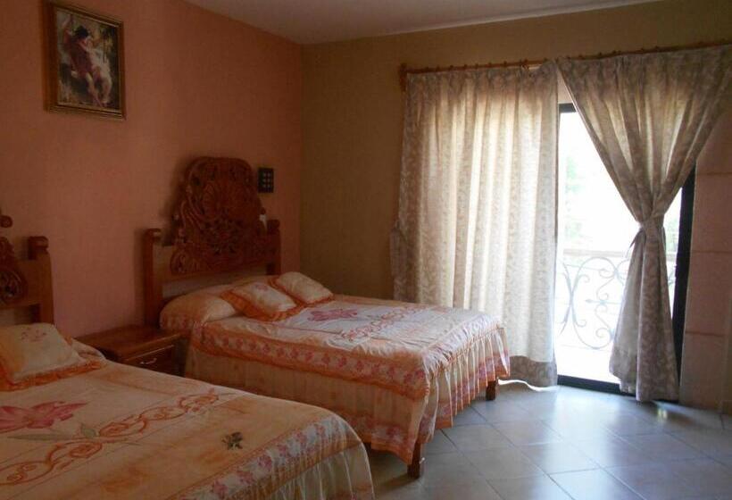 חדר לארבעה סטנדרטי עם מרפסת, El ángel Taxco