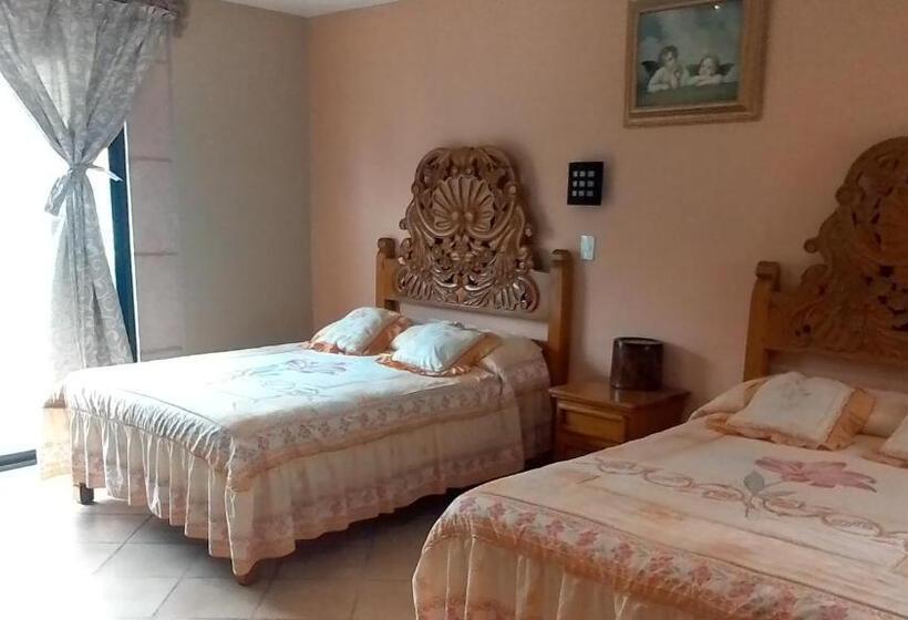 חדר לארבעה סטנדרטי עם מרפסת, El ángel Taxco