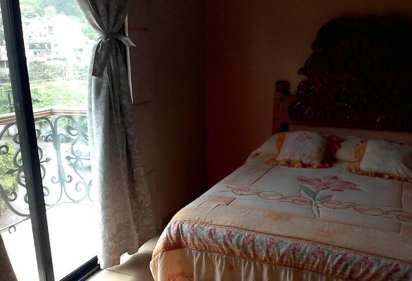 חדר לארבעה סטנדרטי עם מרפסת, El ángel Taxco