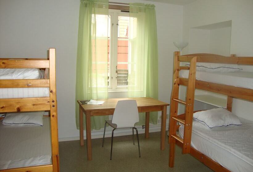 חדר סטנדרטי לארבעה עם חדר אמבטיה משותף, Kalmar Sjömanshem