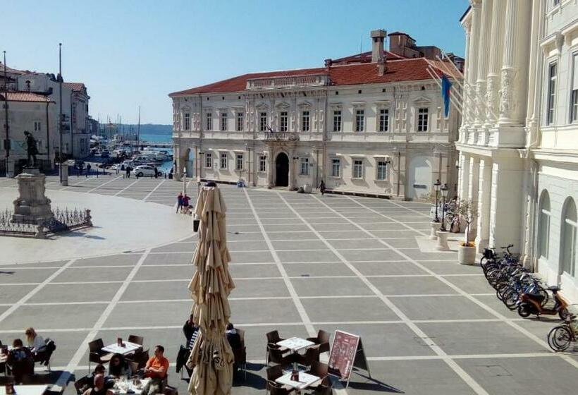 اتاق لوکس با چشم‌انداز دریا, Benecanka Casa Veneziana Piran