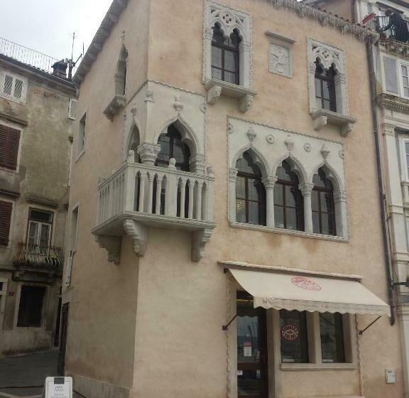 اتاق لوکس با چشم‌انداز دریا, Benecanka Casa Veneziana Piran