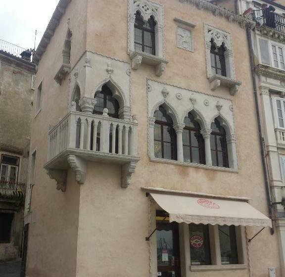 اتاق لوکس با چشم‌انداز دریا, Benecanka Casa Veneziana Piran