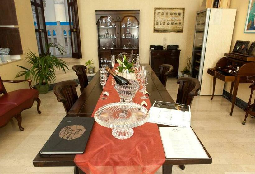 اتاق لوکس با چشم‌انداز دریا, Benecanka Casa Veneziana Piran