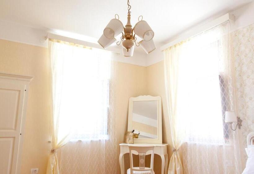 اتاق لوکس با چشم‌انداز دریا, Benecanka Casa Veneziana Piran