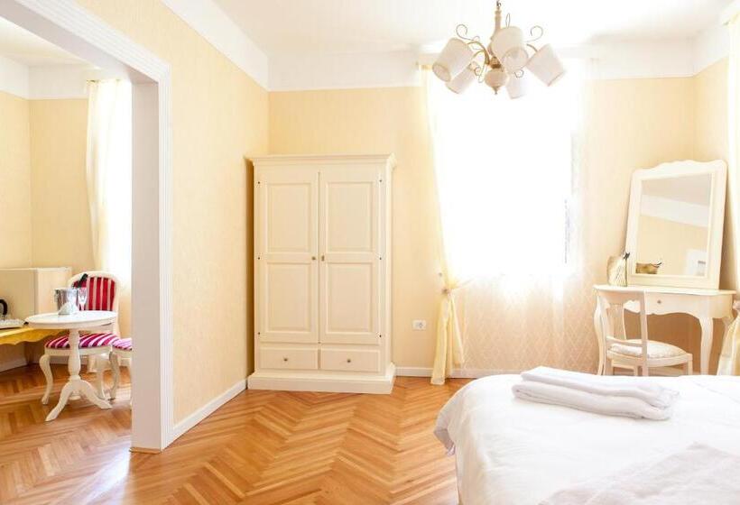 اتاق لوکس با چشم‌انداز دریا, Benecanka Casa Veneziana Piran