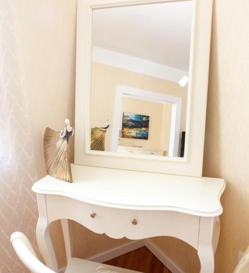 اتاق لوکس با چشم‌انداز دریا, Benecanka Casa Veneziana Piran