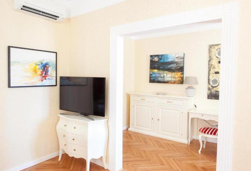 اتاق لوکس با چشم‌انداز دریا, Benecanka Casa Veneziana Piran