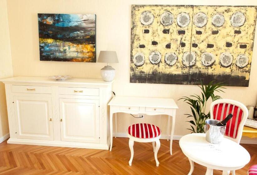 اتاق لوکس با چشم‌انداز دریا, Benecanka Casa Veneziana Piran