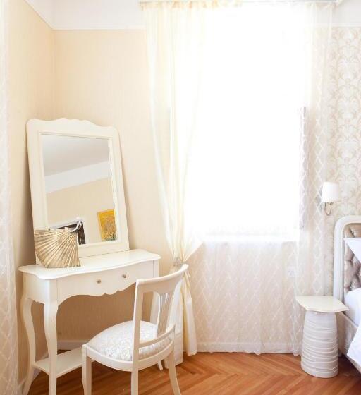 اتاق لوکس با چشم‌انداز دریا, Benecanka Casa Veneziana Piran