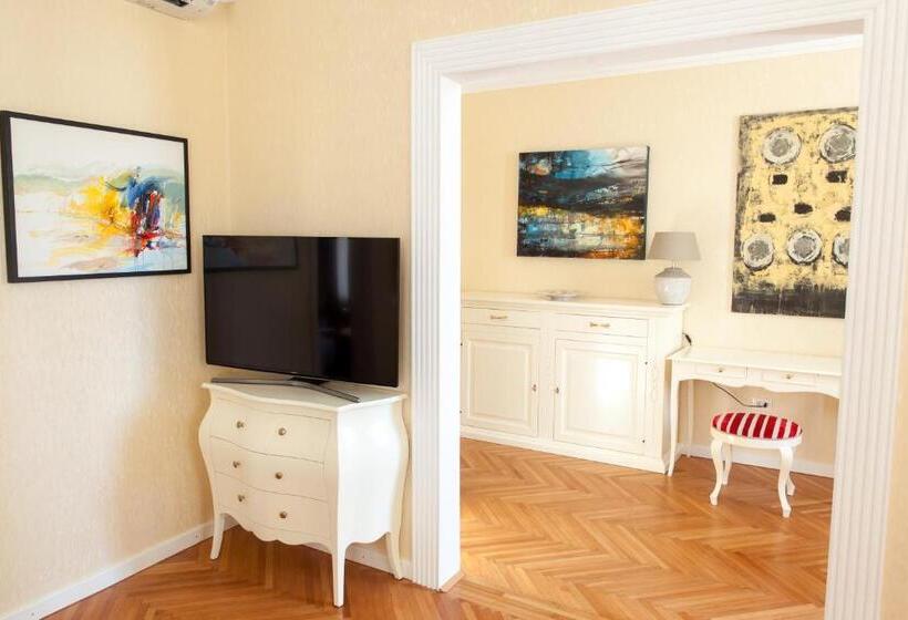 اتاق لوکس با چشم‌انداز دریا, Benecanka Casa Veneziana Piran