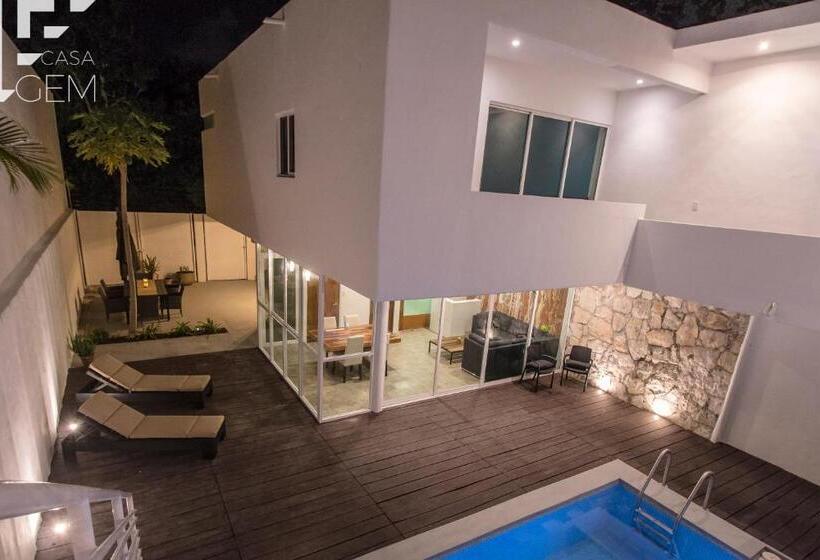 جناح جونيور مطلّ علي حمام السباحة, Casa Gem B&b