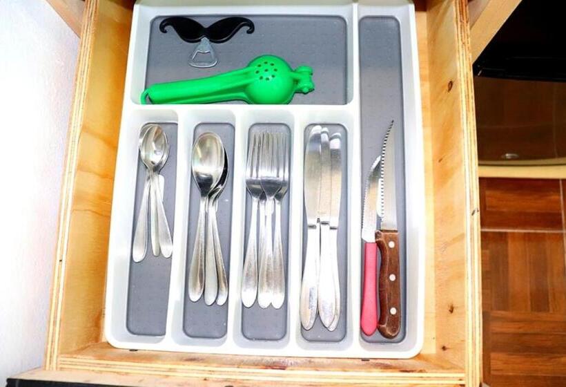 جناح جونيور مطلّ علي حمام السباحة, Casa Gem B&b