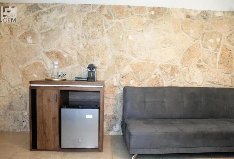 غرفة قياسية مطلّة علي حمام السباحة, Casa Gem B&b