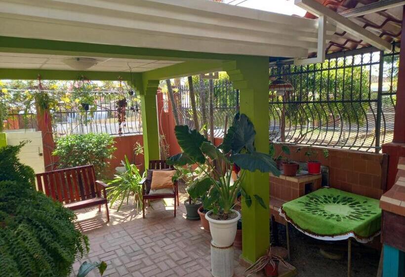 Трехместный Номер Стандарт с Балконом, Hostel Kimmell / Hostal Familiar La Casita De Los Kimmell
