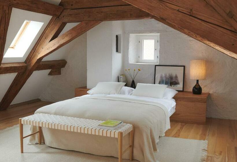 جناح جونيور, Auberge Du Mouton