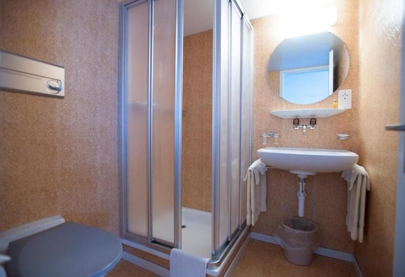 חדר משפחתי, Gerig