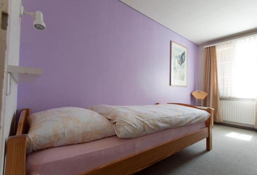 חדר סטנדרד יחיד חדר אמבטיה משותף, Gerig