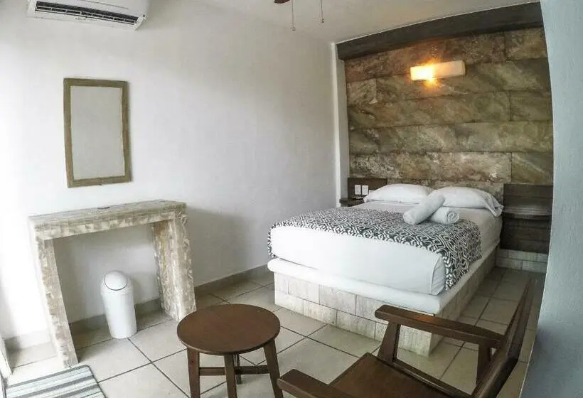 اتاق اکونومی, La Casa De Las Lunas
