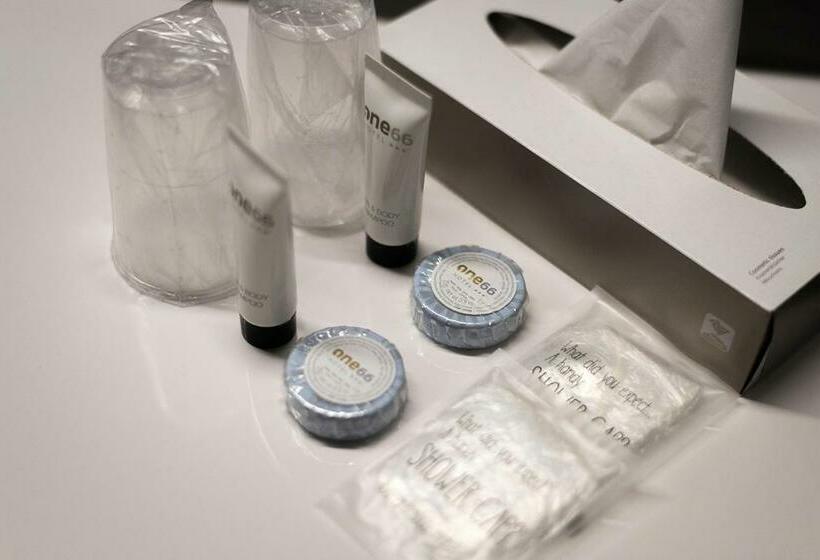 غرفة قياسية, One66