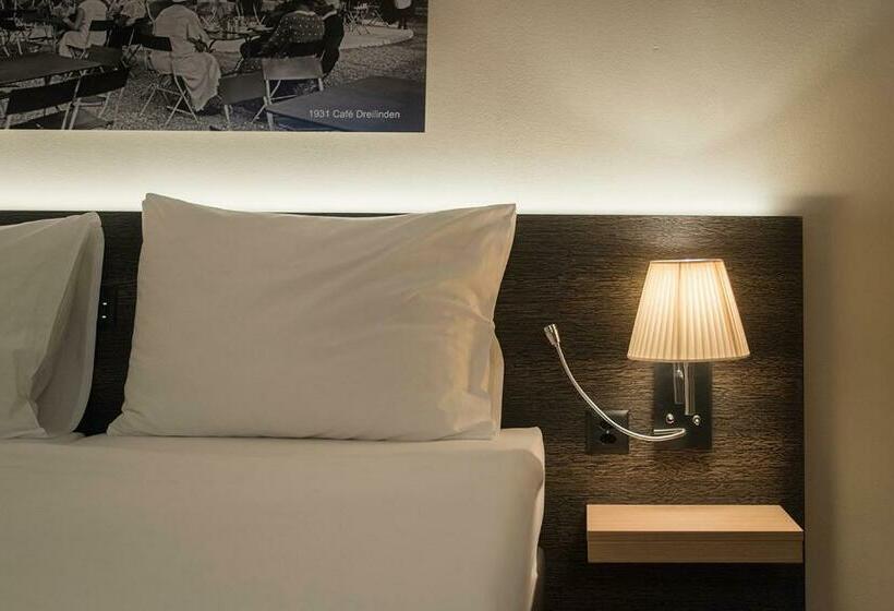 غرفة قياسية, One66