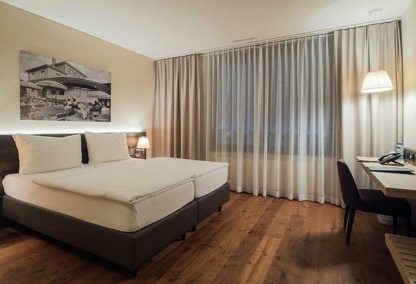 غرفة قياسية, One66