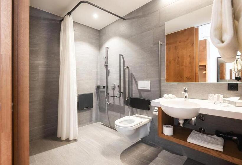 غرفة قياسية, One66