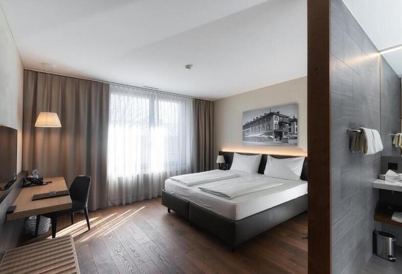 غرفة قياسية, One66