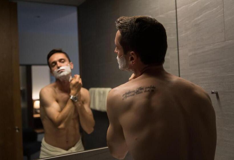 غرفة قياسية, One66