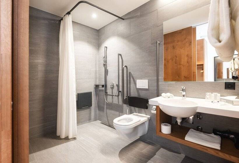 غرفة قياسية, One66