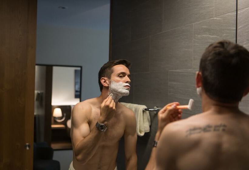 غرفة قياسية, One66