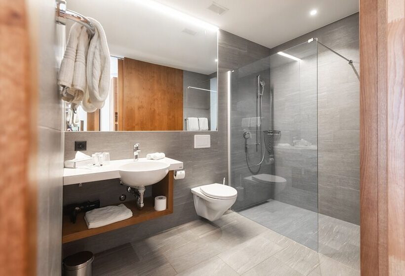 غرفة قياسية, One66