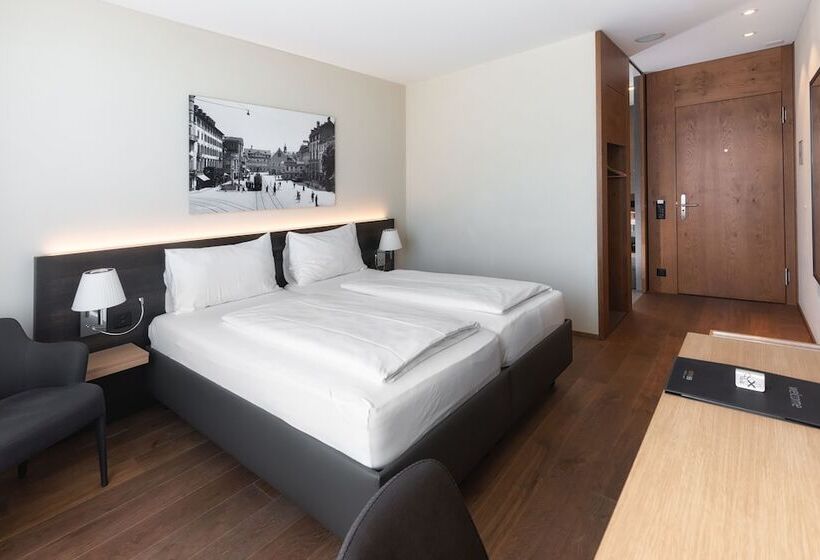 غرفة قياسية, One66