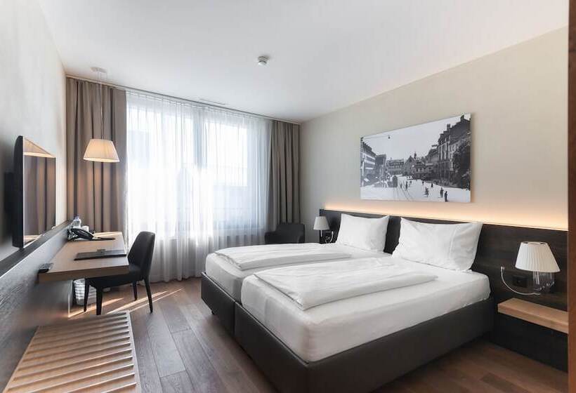 غرفة قياسية, One66