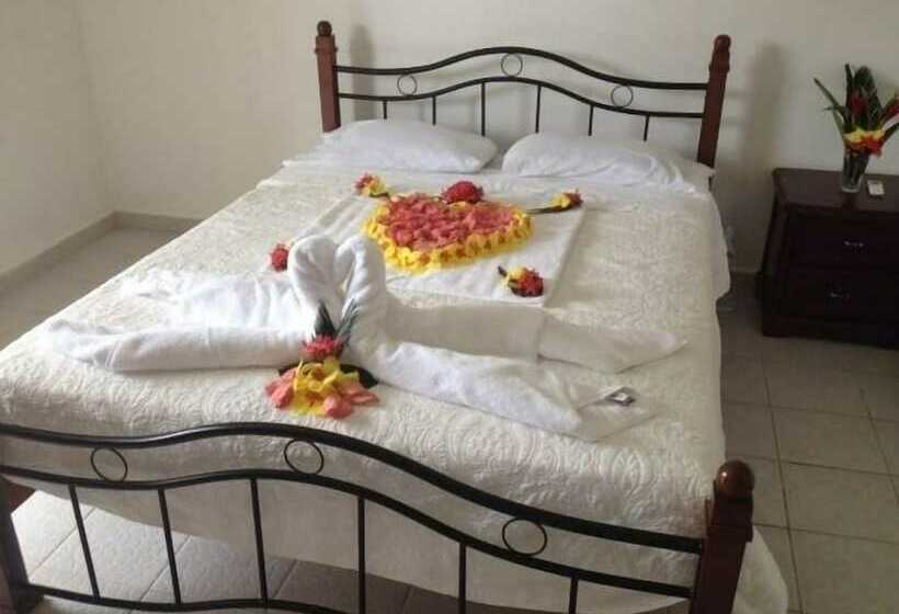 Полулюкс, Pedasi Sports Club