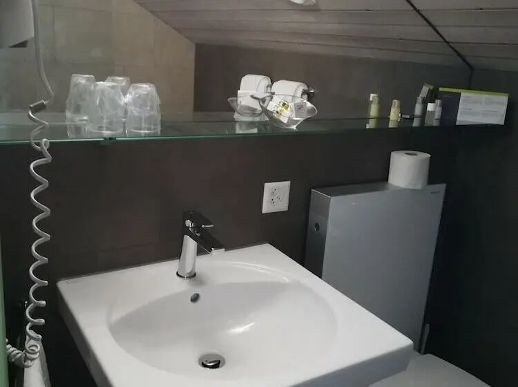 Habitació Triple Estàndard, Rhodannenberg Ag